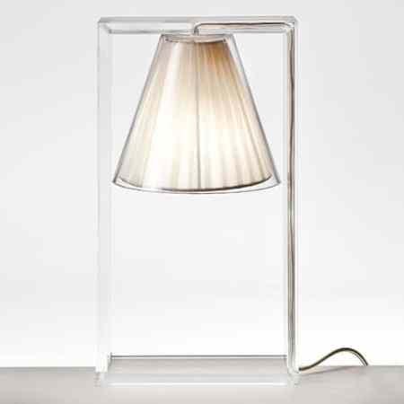 La lampe à poser Light Air by Eugeni Quitllet La lampe à poser Light Air by Eugeni Quitllet